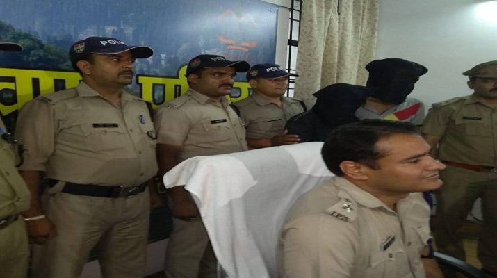 नैनीताल में नाबालिक से छेड़छाड़ करने वाले स्कूल बस ड्राईवर एवं हैल्पर गिरफ्तार 1 नैनीताल में नाबालिक से छेड़छाड़ करने वाले स्कूल बस ड्राईवर एवं हैल्पर गिरफ्तार 1 Hello Uttarakhand News »