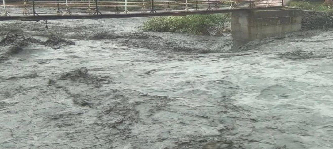 भारी बारिश से हिमाचल में तबाही, कई राज्यों में भी भारी बारिश की आशंका 2 भारी बारिश से हिमाचल में तबाही, कई राज्यों में भी भारी बारिश की आशंका 2 Hello Uttarakhand News »