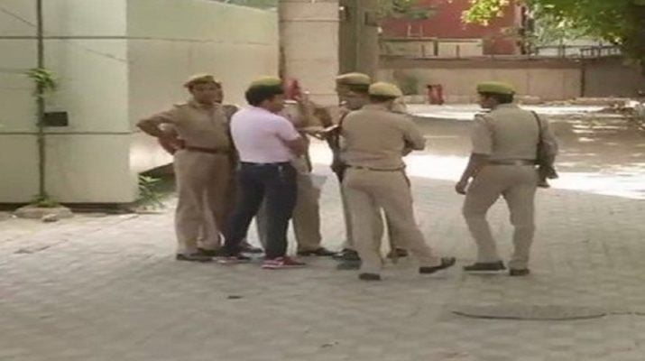 पीएनबी में बदमाशों ने की लूट की कोशिश, दो सुरक्षागार्डों को उतारा मौत के घाट 1 Hello Uttarakhand News »