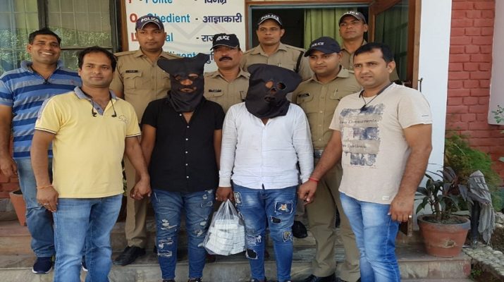 धोखे से एटीएम कार्ड बदलकर लाखों की धोखाधड़ी करने वाले दो व्यक्ति गिरफ्तार 1 Hello Uttarakhand News »