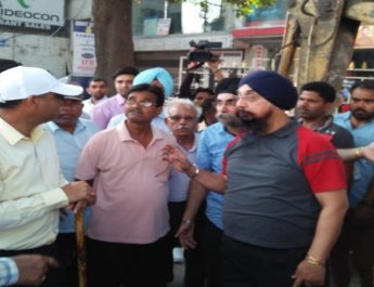 13वें दिन भी जोर शोर से चला अतिक्रमण हटाओ अभियान 4 Hello Uttarakhand News »