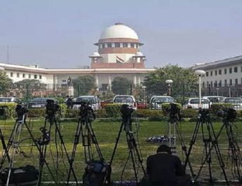 अयोध्या मामले पर सुप्रीम कोर्ट में सुनवाई के दौरान मुस्लिम पक्ष वकील ने नक्शा फाड़ा 4 Hello Uttarakhand News »