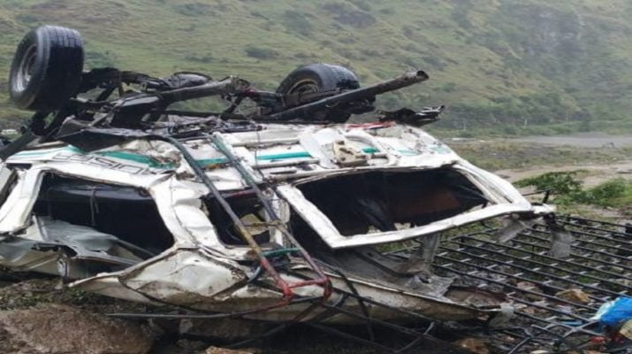 हिमाचल प्रदेश व उत्तराखंड की सीमा पर खाई में गिरा वाहन, 13 लोगों की मौत 1 Hello Uttarakhand News »