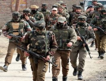 जम्मू कश्मीर: कुलगाम में सेना ने 5 आतंकियों को किया ढेर 5 Hello Uttarakhand News »