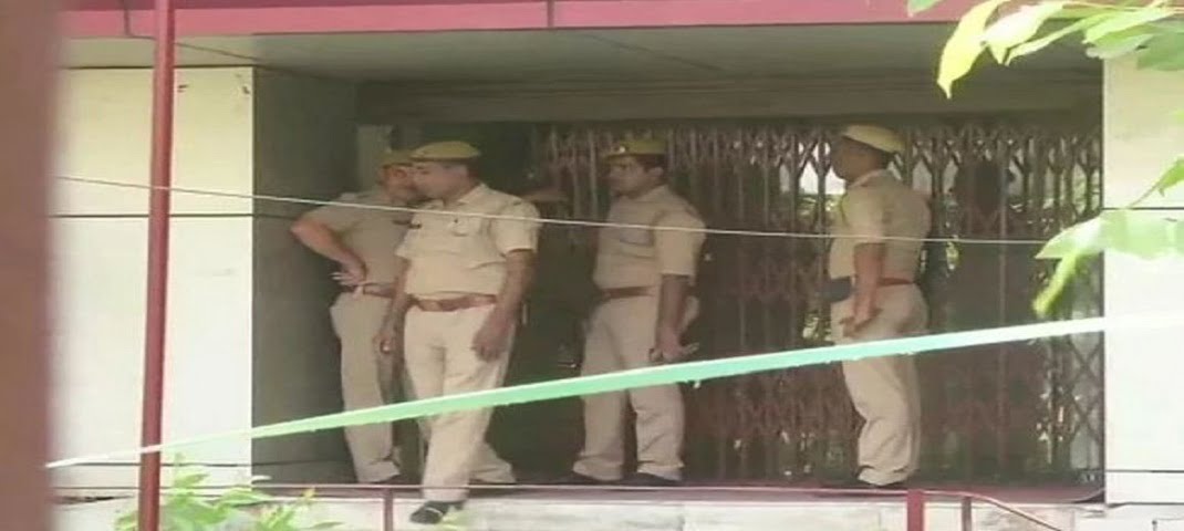 पीएनबी में बदमाशों ने की लूट की कोशिश, दो सुरक्षागार्डों को उतारा मौत के घाट 2 Hello Uttarakhand News »