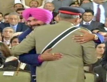 सिद्धू-बाजवा के हग का असर! भारतीय सिखों के लिए करतारपुर कॉरिडोर खोलेगा पाकिस्तान 3 Hello Uttarakhand News »