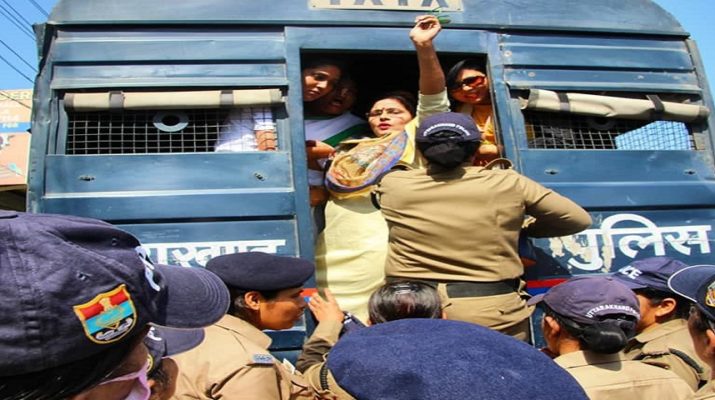 पीएम को चूड़ियां लौटाने जा रही आशा मनोरमा डोबरियाल शर्मा गिरफ्तार 1 Hello Uttarakhand News »