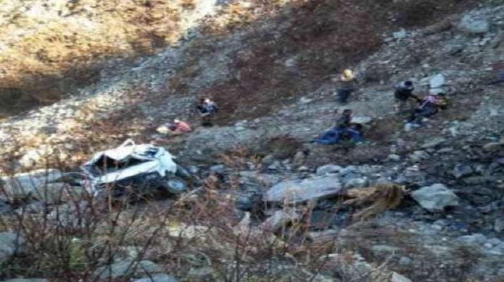 हिमाचल प्रदेश: खाई में गिरी पर्यटकों से भरी सूमो, 9 घायल, एक की मौत 1 Hello Uttarakhand News »