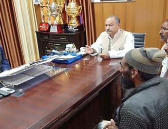 दो महीने से गायब वन गुज्जर की नाबालिग बेटी की बरामदगी को लेकर एडीजी से मिला मोर्चा 2 Hello Uttarakhand News »