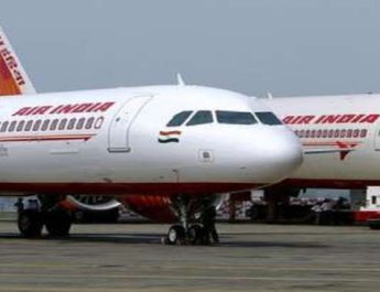 फ्लाइट से नीचे गिरी एयर इंडिया की क्रू मेंबर, गंभीर रूप से घायल 4 Hello Uttarakhand News »