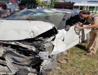 देहरादून में तेज रफ़्तार कार की टक्कर से 2 लोग घायल 3 Hello Uttarakhand News »