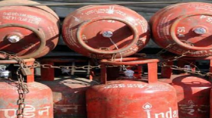 महंगाई ने तोड़ी कमर, तेल की कीमतों के बाद अब गैस के दाम भी बढ़े 1 महंगाई ने तोड़ी कमर, तेल की कीमतों के बाद अब गैस के दाम भी बढ़े 1 Hello Uttarakhand News »