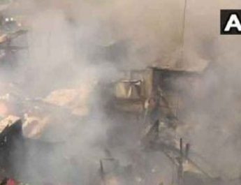 बांद्रा स्थित स्‍लम बस्‍ती में लगी भीषण आग, मौके पर 9 दमकल गाड़ियां 4 Hello Uttarakhand News »