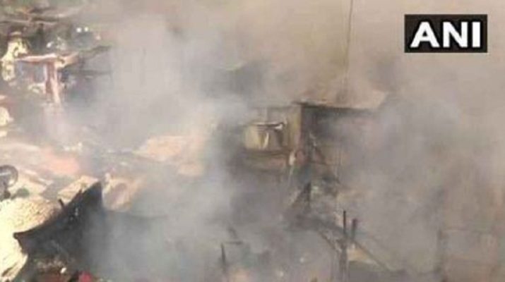 बांद्रा स्थित स्‍लम बस्‍ती में लगी भीषण आग, मौके पर 9 दमकल गाड़ियां 1 Hello Uttarakhand News »