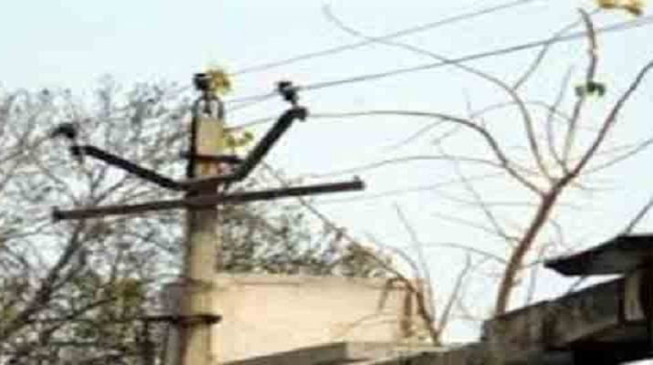 देहरादून में हाईटेंशन लाइन की चपेट में आने से एक व्यक्ति बुरी तरह झुलसा 1 देहरादून में हाईटेंशन लाइन की चपेट में आने से एक व्यक्ति बुरी तरह झुलसा 1 Hello Uttarakhand News »