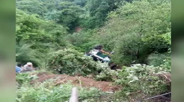 जम्मू-कश्मीर के रामबन में खाई में गिरी बस, 15 की मौत, कई घायल 1 Hello Uttarakhand News »