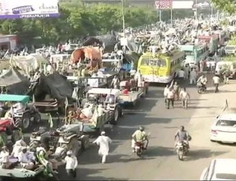 किसान दिल्ली कूच : दिल्ली बॉर्डर पर जबरदस्त घमासान, लाठीचार्ज-आंसू गैस के गोले 2 Hello Uttarakhand News »