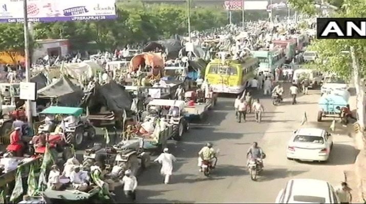 किसान दिल्ली कूच : दिल्ली बॉर्डर पर जबरदस्त घमासान, लाठीचार्ज-आंसू गैस के गोले 1 किसान दिल्ली कूच : दिल्ली बॉर्डर पर जबरदस्त घमासान, लाठीचार्ज-आंसू गैस के गोले 1 Hello Uttarakhand News »