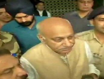 विदेश दौरे से लौटे एमजे अकबर, यौन शोषण के आरोपों पर कहा: बाद में दूंगा बयान 4 Hello Uttarakhand News »