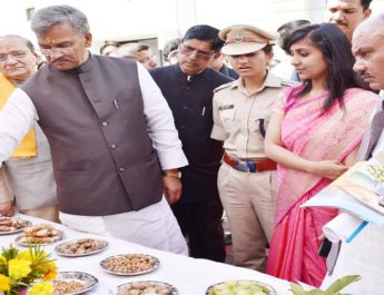 गोपेश्वर में आयोजित जनता मिलन कार्यक्रम में मुख्यमंत्री ने सुनी लोगों की समस्याऐं 3 Hello Uttarakhand News »