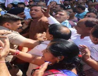 सीएम आवास कूच कर रहे 90 राज्य आंदोलनकारी गिरफ्तार 2 Hello Uttarakhand News &raquo;