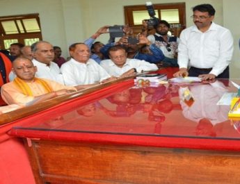 छत्तीसगढ़ के सीएम रमन सिंह ने किया नामांकन, करुणा शुक्ला से होगी टक्कर 4 Hello Uttarakhand News »