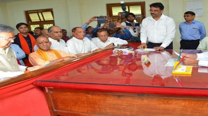 छत्तीसगढ़ के सीएम रमन सिंह ने किया नामांकन, करुणा शुक्ला से होगी टक्कर 1 छत्तीसगढ़ के सीएम रमन सिंह ने किया नामांकन, करुणा शुक्ला से होगी टक्कर 1 Hello Uttarakhand News »