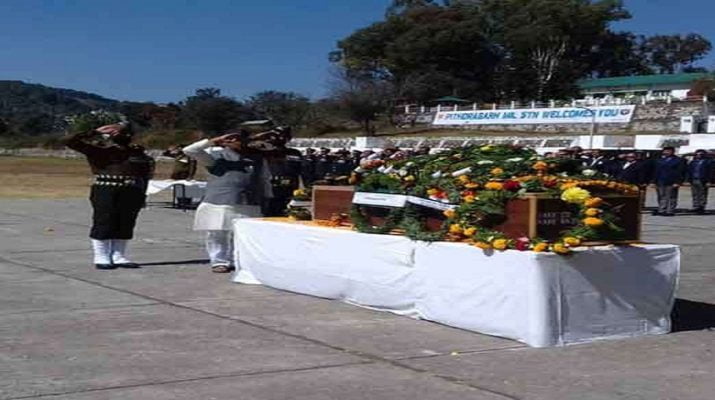 पिथौरागढ़ पहुंचा शहीद राजेंद्र का पार्थिव शरीर, क्षेत्र का माहौल गमगीन 1 Hello Uttarakhand News »