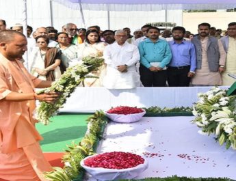 लखनऊ पहुंचा एनडी तिवारी का पार्थिव शरीर, सीएम योगी, अखिलेश यादव ने दी श्रद्धांजलि 4 Hello Uttarakhand News »