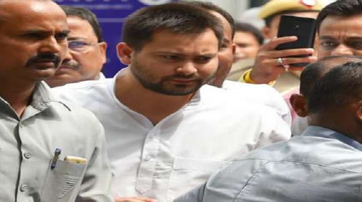 'तलाक' के बीच बढ़ी तेजस्वी की परेशानी, बैठक में नहीं पहुंचे ऐश्वर्या के पिता 1 Hello Uttarakhand News »