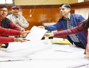 पूरी ताकत के बाद भी जिला पंचायत सीट नहीं बचा पायी भाजपा, कांग्रेस ने मारी बाजी 3 Hello Uttarakhand News »