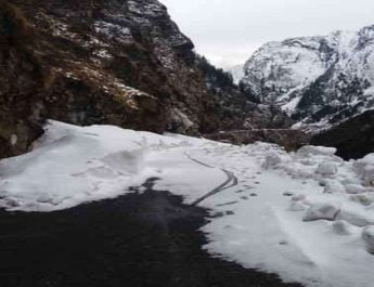 मौसम का बदला मिजाज, पहाड़ों में बर्फबारी, मैदानी क्षेत्रों में बढ़ी ठण्ड 3 Hello Uttarakhand News »