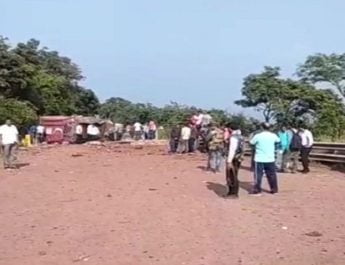 छत्तीसगढ़ के दंतेवाड़ा में नक्सली हमला, 1 जवान शहीद, 3 लोगों की मौत 4 Hello Uttarakhand News »