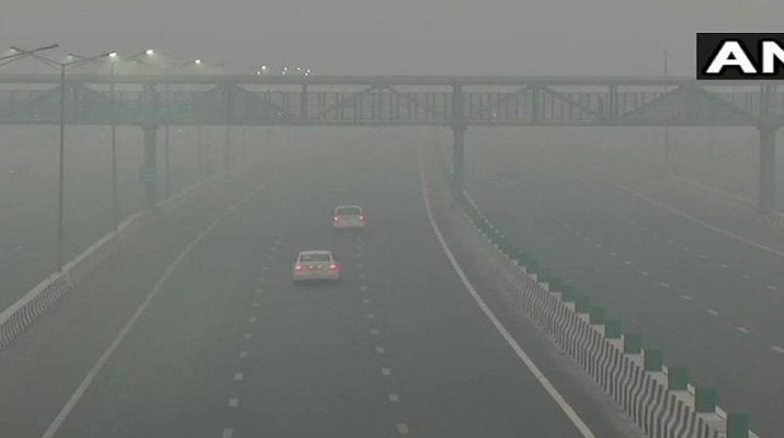 नहीं हुआ सुप्रीम कोर्ट के आदेश का पालन, जमकर फूटे पटाखे, जहरीली हुई दिल्ली की हवा 1 Hello Uttarakhand News »