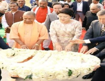 अयोध्या में दीपोत्सव की धूम, हेलीकॉप्टर से पहुंचे 'राम, सीता और लक्ष्मण' 3 Hello Uttarakhand News »