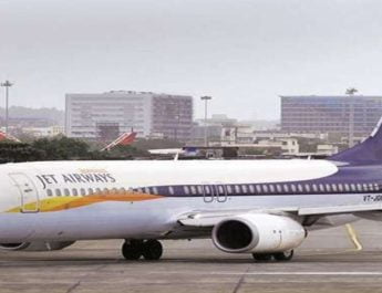 मुंबई से जेट एयरवेज की 10 घरेलू उड़ानें रद्द, सैकड़ो यात्री परेशान 4 Hello Uttarakhand News &raquo;