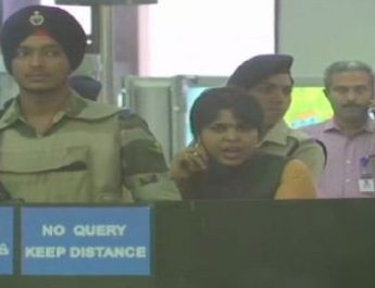 सबरीमाला के दर्शन के लिए केरल पहुंची तृप्ति देसाई, श्रद्धालुओं ने एयरपोर्ट पर ही रोका 3 Hello Uttarakhand News »