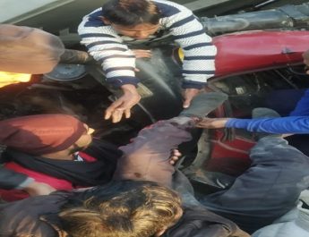 अचानक स्टेयरिंग लॉक होने के चलते ट्रक दुर्घटनाग्रस्त, दो व्यक्ति घायल 4 Hello Uttarakhand News »