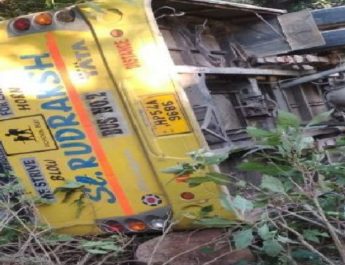 मोदी की रैली में जा रही स्कूली बस हादसे का शिकार, 35 बच्चे घायल 3 Hello Uttarakhand News »