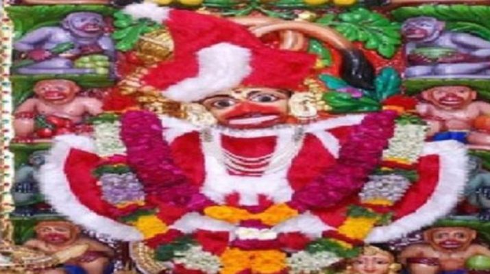 हनुमान जी को सैंटा जैसे कपड़े पहनाने पर हिंदू संगठनों ने जताया विरोध 1 Hello Uttarakhand News »