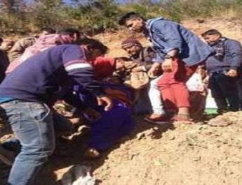 खाई में गिरी स्कूली बच्चों से भरी मैक्स, 14 घायल, 1 की मौत 4 Hello Uttarakhand News »