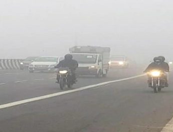 पूरे उत्तर भारत में कोहरे का कोहराम, रेल और हवाई सेवा बाधित 3 Hello Uttarakhand News »