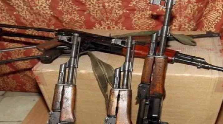 4 weapons looted from ex-minister’s residence in kashmir 1 Hello Uttarakhand News »