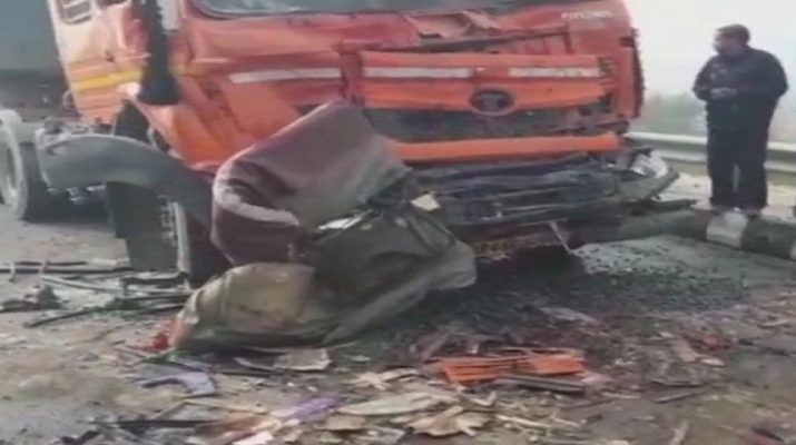 कोहरे की वजह से टकराईं 50 गाड़ियां, 8 की मौत, कई घायल 1 Hello Uttarakhand News »