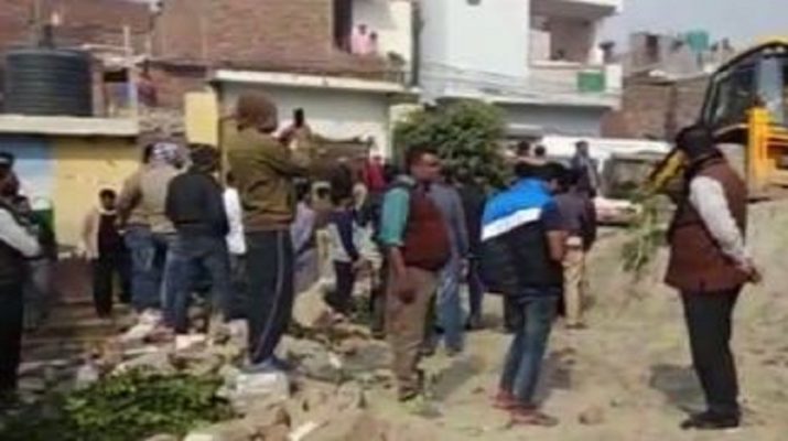 स्कूल की छत और दीवार ढहने से 2 बच्चों की मौत, 3 घायल 1 स्कूल की छत और दीवार ढहने से 2 बच्चों की मौत, 3 घायल 1 Hello Uttarakhand News »