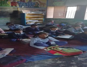 कैसे और क्या पढ़ेंगे बच्चे, ना फर्नीचर ना किताबें 2 Hello Uttarakhand News »