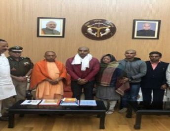 सीएम योगी से मिले इंस्पेक्टर सुबोध के परिजन, 30 लाख का कर्ज चुकाएगी सरकार 7 Hello Uttarakhand News »