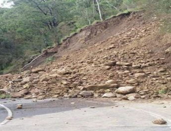 पिथौरागढ़: सड़क कटिंग के दौरान लैंड स्लाइड में दबने से 2 मजदूरों की मौत 4 Hello Uttarakhand News »