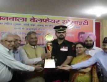 देवभूमि के इस वीर सैनिक से खौफ खाते आतंकी, गोली खाकर उबरे तो फिर किये आतंकी ढेर 4 Hello Uttarakhand News »