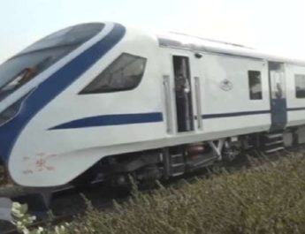 T-18 ट्रेन के दूसरे ट्रायल ने स्पीड में बनाया नया रिकॉर्ड, 180 किमी की रफ्तार से दौड़ी 5 Hello Uttarakhand News »